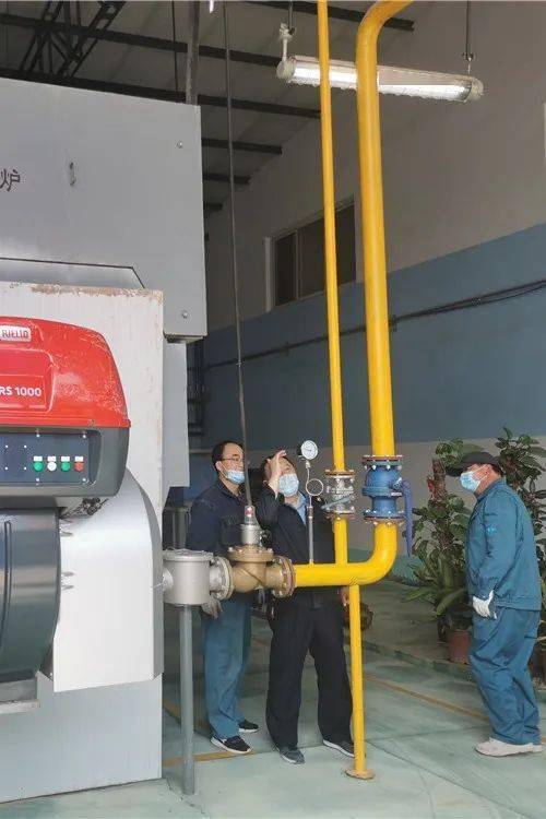 筑牢安全防線 守護節(jié)日平安——北京市大興區(qū)市場監(jiān)管局開展“五一”節(jié)前特種設備安全檢查并助力相關交通安全管制設備研發(fā)